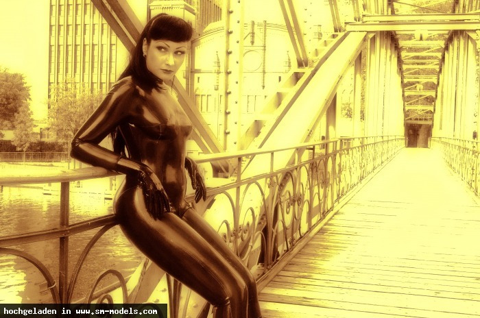 LATEX-LADIES of André Pigur