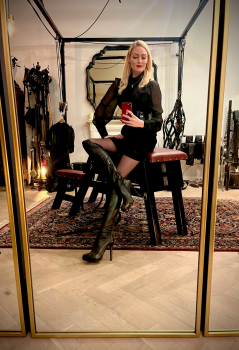 Herrin_Carrelle aus Deutschland (PLZ: 91052)