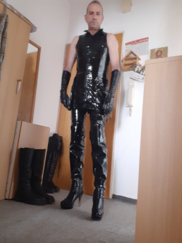 SLAVE_BITCH aus Deutschland (PLZ: 68259)