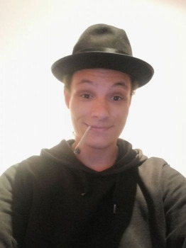 Pack00 aus Deutschland (PLZ: 40229)