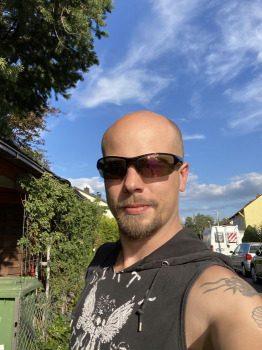 Niggohh aus Deutschland (PLZ: 90402)