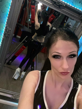 Isabelle_sm aus Deutschland (PLZ: 70173)