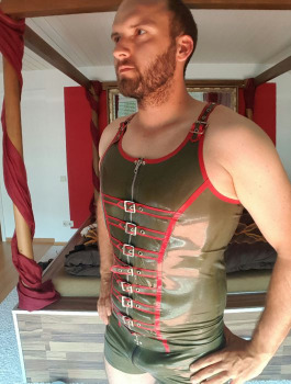 Latex_m aus Deutschland (PLZ: 6546)