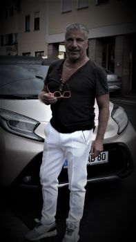 Resoluter_ER aus Deutschland (PLZ: 90530)