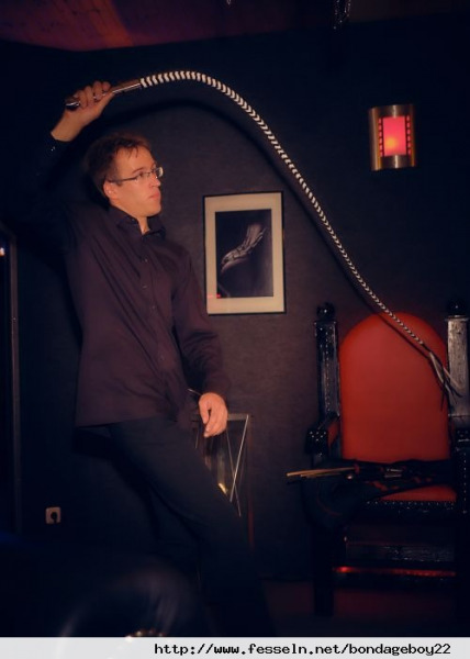 bondageboy22 (PLZ: 92648)