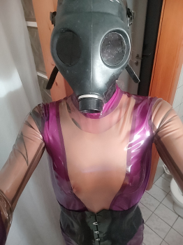 Rubbergirl247 aus Deutschland (PLZ: 63533)