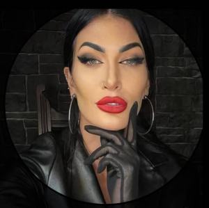 Mistressdamazonia1 aus England (PLZ: 98335)