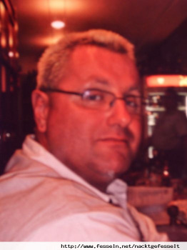 nacktgefesselt aus Deutschland (PLZ: 44229)