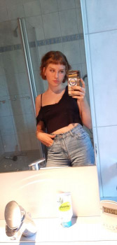 0l1v1a aus Deutschland (PLZ: 7613)