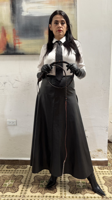 Ich suche - Ich bin die Tochter einer Domina, und BDSM liegt mir im Blut.