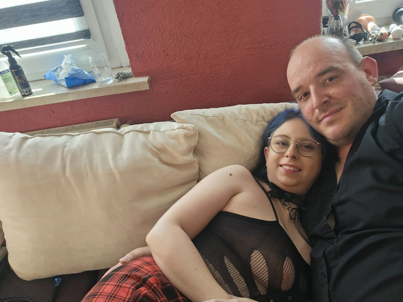 Ich suche - Wir Suchen eine Sklavin / Sub / Dev Paar